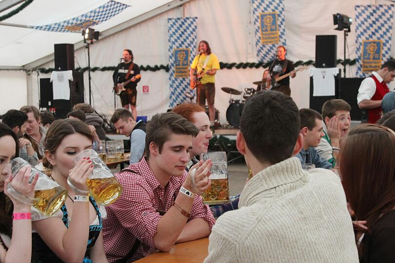 Selten ist eine Veranstaltung in Harlaching so umstritten gewesen wie das diesjährige Burschenfest. Die AZ hat sich selber ein Bild gemacht.