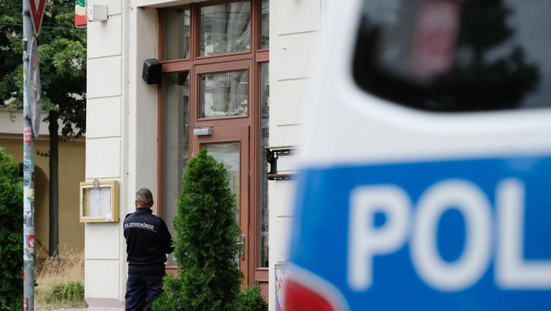 Mit mehr als 500 Beamten ist die Bundespolizei gegen bandenmäßige Scheinehen vorgegangen. Mit mehr als 500 Beamten ist die Bundespolizei gegen bandenmäßige Scheinehen vorgegangen.