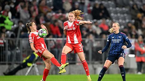 Stine Ballisager (M) zeigt vollen Einsatz f&uuml;r den FC Bayern. (Archivbild)