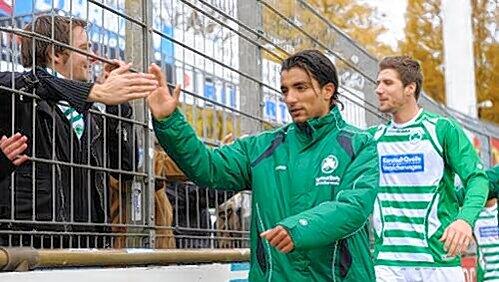 Sami Allagui (links) und Jan Mauersberger werden auch in der kommenden Saison bei der SpVgg Greuther Fürth die Fußballschule schnüren, glaubt Trainer Mike Büskens. Sami Allagui (links) und Jan Mauersberger werden auch in der kommenden Saison bei der SpVgg Greuther Fürth die Fußballschule schnüren, glaubt Trainer Mike Büskens.