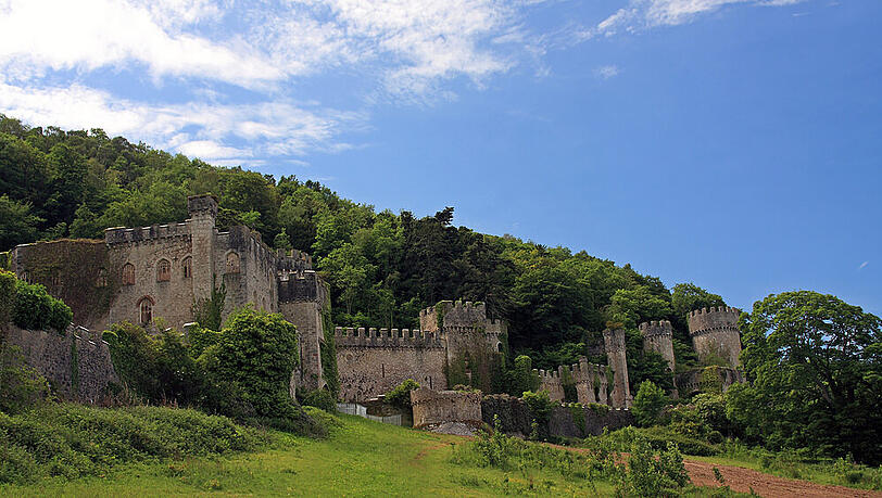 Gwrych Castle in Wales: In diesem 200 Jahre alten Spukschloss soll "I'm A Celebrity...Get Me Out Of Here!" im November gedreht werden Gwrych Castle in Wales: In diesem 200 Jahre alten Spukschloss soll "I'm A Celebrity...Get Me Out Of Here!" im November gedreht werden