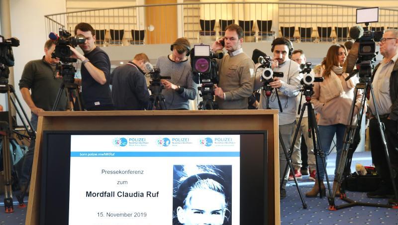 Ein Foto der vor 23 Jahren ermordeten Claudia Ruf während einer Informationsveranstaltung von Staatsanwaltschaft und Polizei. Ein Foto der vor 23 Jahren ermordeten Claudia Ruf während einer Informationsveranstaltung von Staatsanwaltschaft und Polizei.