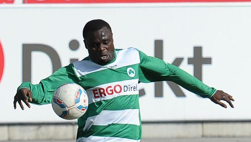 Gerald Asamoah hat einen Unfall mit dem Autio gebaut (Achivfoto von 2012) Gerald Asamoah hat einen Unfall mit dem Autio gebaut (Achivfoto von 2012)