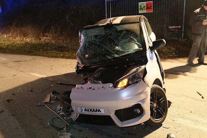Bei diesem Unfall auf der MÜ25 von Aschau am Inn in Richtung Ampfing hatte eine 16-jährige Fahranfängerin großes Glück - sie wurde nur leicht verletzt.