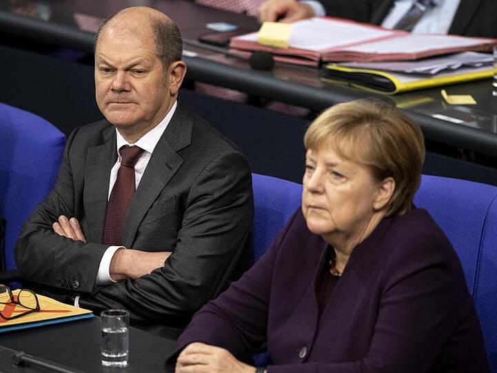 Vizekanzler Olaf Scholz (SPD) und Bundeskanzlerin Angela Merkel (CDU) im Bundestag.