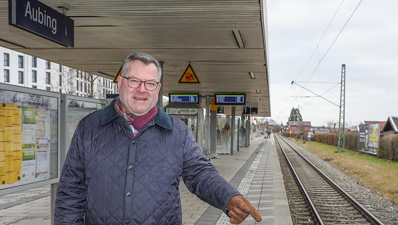 Josef Schmid, der für die CSU im Landtag sitzt, will, dass die S4 mehr Gleise bekommt. Josef Schmid, der für die CSU im Landtag sitzt, will, dass die S4 mehr Gleise bekommt.