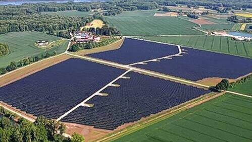 er Solarpark Helmeringen, an dem die Stadtwerke München beteiligt sind. Auf großen Feldern wird Sonnenstrom mit Photovoltaikanlagen erzeugt. Natürlich ökologisch. er Solarpark Helmeringen, an dem die Stadtwerke München beteiligt sind. Auf großen Feldern wird Sonnenstrom mit Photovoltaikanlagen erzeugt. Natürlich ökologisch.