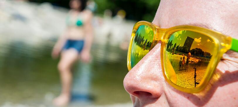 Schon zum Ferienbeginn am Samstag wurde stellenweise die 30-Grad-Marke geknackt in Bayern. Wer sich abkühlen konnte an diesem heißen Tag, hatte Glück. Die Bilder