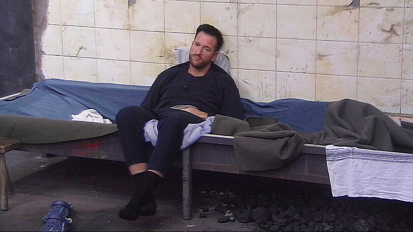 Was sonst noch bei Promi Big Brother passierte: Mia Magma sonnt sich mit Paul Janke und im Keller steigt eine Party. Die Bilder...