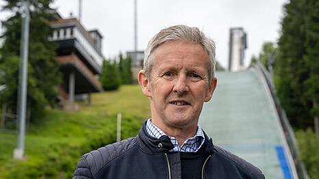 Wei&szlig;flog spricht &uuml;ber die Tricksereien im Skispringen.