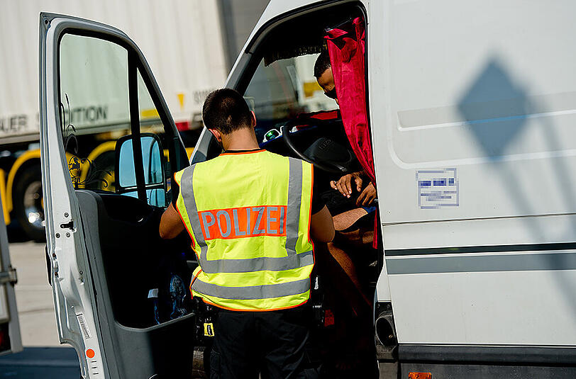 Immer wieder greift die bayerische Polizei skrupellose Schleuser auf. (Symbolfoto)