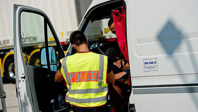 Immer wieder greift die bayerische Polizei skrupellose Schleuser auf. (Symbolfoto) Immer wieder greift die bayerische Polizei skrupellose Schleuser auf. (Symbolfoto)