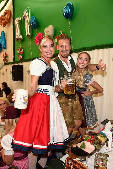 BMW Armbrustschießen: Sarah Valentina Winkhaus, Gregor Teicher und Anna Kraft