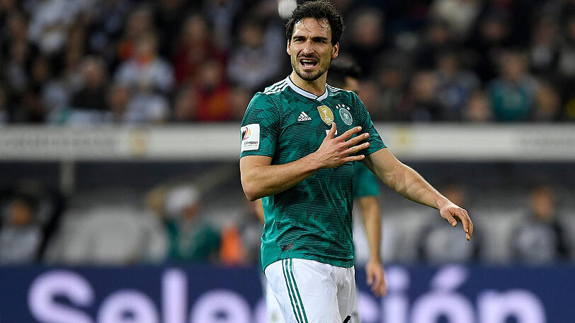 Mats Hummels stand im Kader der deutschen Nationalmannnschaft für das Testspiel gegen Frankreich am Abend. Doch der Innenverteidiger erwischte keinen Sahnetag. Beim 1:0 der Spanier durch Rodri sah Hummels nicht gut aus. Am Dienstag geht es gegen Brasilien.