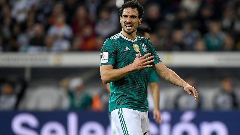 Mats Hummels stand im Kader der deutschen Nationalmannnschaft für das Testspiel gegen Frankreich am Abend. Doch der Innenverteidiger erwischte keinen Sahnetag. Beim 1:0 der Spanier durch Rodri sah Hummels nicht gut aus. Am Dienstag geht es gegen Brasilien. Mats Hummels stand im Kader der deutschen Nationalmannnschaft für das Testspiel gegen Frankreich am Abend. Doch der Innenverteidiger erwischte keinen Sahnetag. Beim 1:0 der Spanier durch Rodri sah Hummels nicht gut aus. Am Dienstag geht es gegen Brasilien.