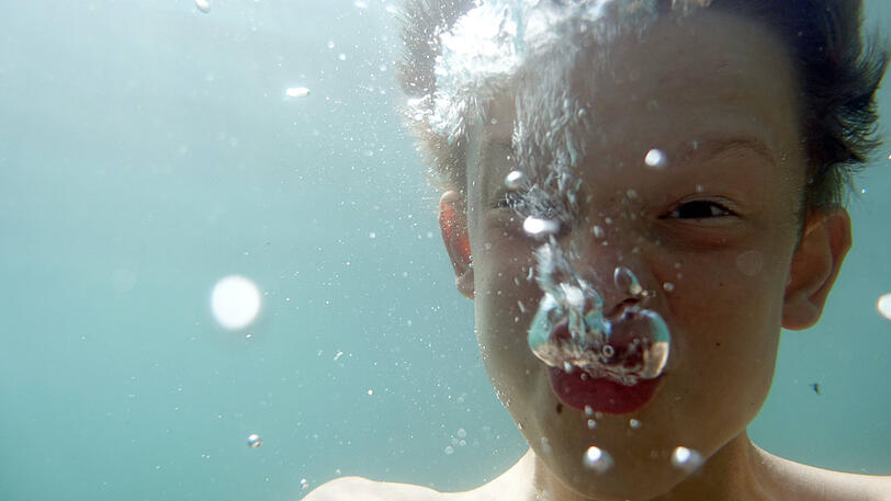 Eltern sollen ihre Kinder nicht unbeaufsichtig Baden lassen, warnen die LMU-Ärzte.