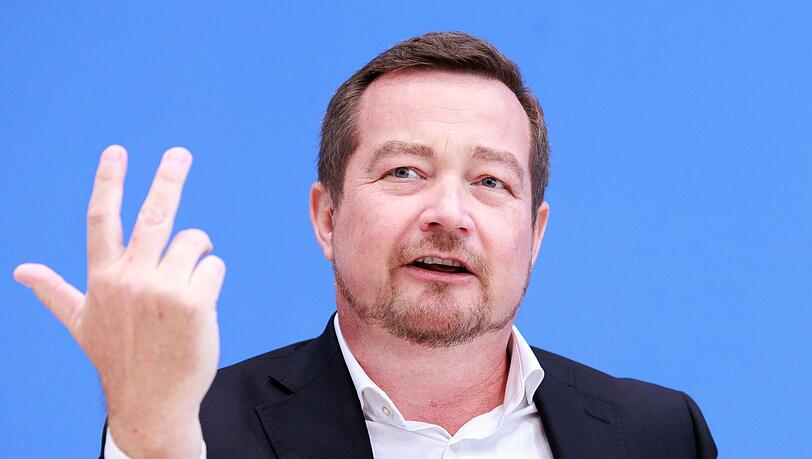 Es ist der erste Jahresbericht, den der Polizeibeauftragte des Bundes, Uli Grötsch, vorstellt. Es ist der erste Jahresbericht, den der Polizeibeauftragte des Bundes, Uli Grötsch, vorstellt.