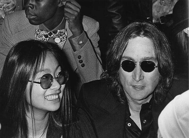 John Lennons "verlorenes Wochenende", als er seine Beziehung zu Yoko Ono pausierte, um mit der jungen Assistentin des Paares zu leben, dauerte in Wahrheit 18 Monate. John Lennons "verlorenes Wochenende", als er seine Beziehung zu Yoko Ono pausierte, um mit der jungen Assistentin des Paares zu leben, dauerte in Wahrheit 18 Monate.