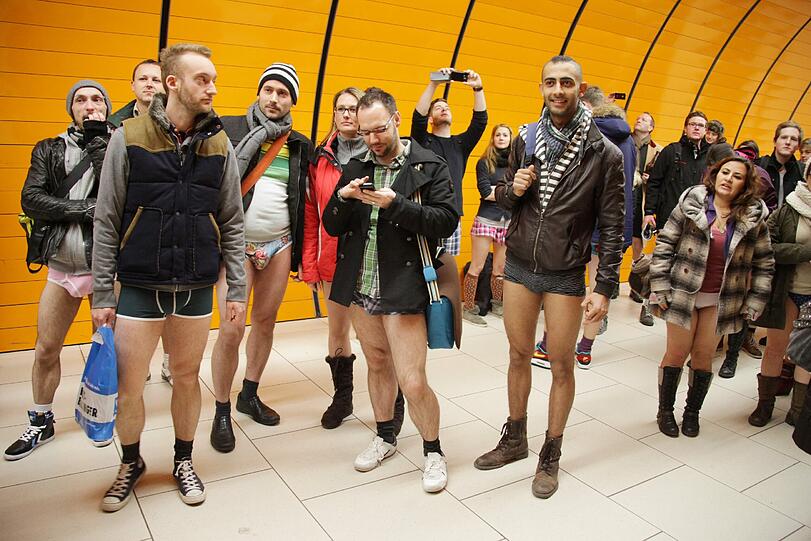 So macht U-Bahn fahren Spaß. Die Bilder vom Unterhosen-Flashmob in München.