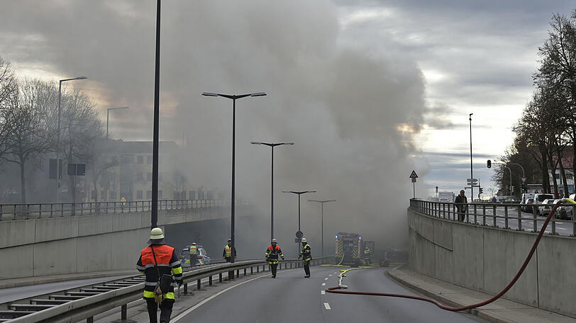 Weitere Bilder vom Feuerwehreinsatz am Mittleren Ring.