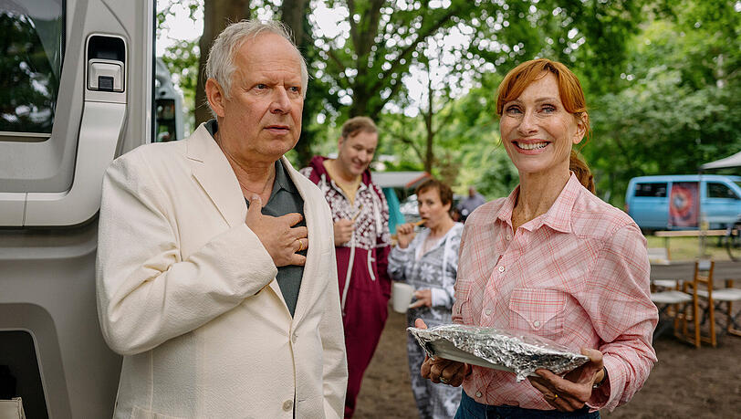 In "Familie Bundschuh" spielt Axel Milberg den Ehemann von Andrea Sawatzki. In "Familie Bundschuh" spielt Axel Milberg den Ehemann von Andrea Sawatzki.