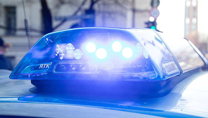 Am Samstagabend ist ein Polizeiwagen in der Altstadt mit zwei weiteren Autos zusammengesto&szlig;en.