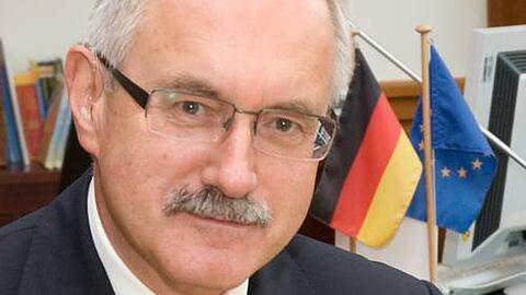 Günter Gloser muss sein Büro im Auswärtigen Amt aufgeben.