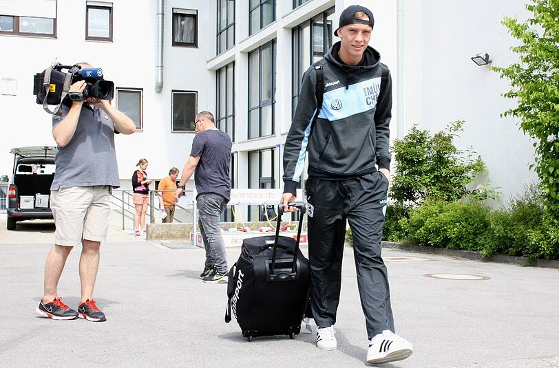Die Mannschaft des TSV 1860 brach am Sonntagmittag zum Kurz-Trip nach Bad Häring auf.