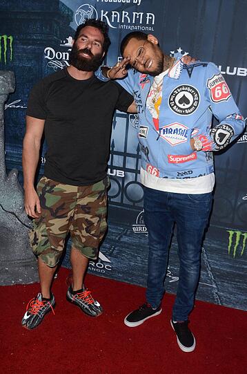 Dan Bilzerian und Chris Brown.
