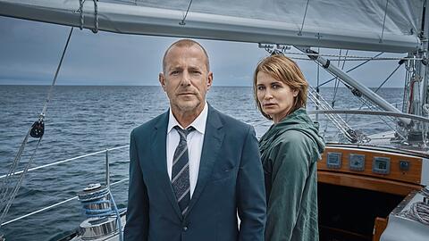 "Die Frau im Meer": Simon Kessler (Heino Ferch) und Silke Broder (Anja Kling) fahren mit dem Boot aus.