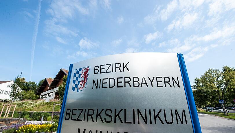 Ein Patient des Bezirksklinikums Mainkofen ist kürzlich beim Freigang entkommen. Nun wurde der Chefarzt vorübergehend freigestellt.