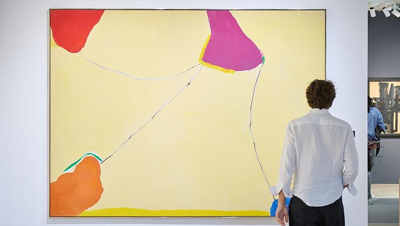 Helen Frankenthaler wird auf der Art Basel von Yares Art vertreten - und hat eine sehenswerte Ausstellung im Kunstmuseum Basel. Helen Frankenthaler wird auf der Art Basel von Yares Art vertreten - und hat eine sehenswerte Ausstellung im Kunstmuseum Basel.