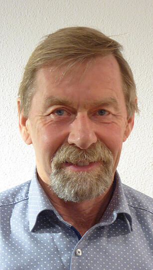 Kunstrasen-Gegner: Hans Dusolt von den Grünen im Bezirksausschuss.