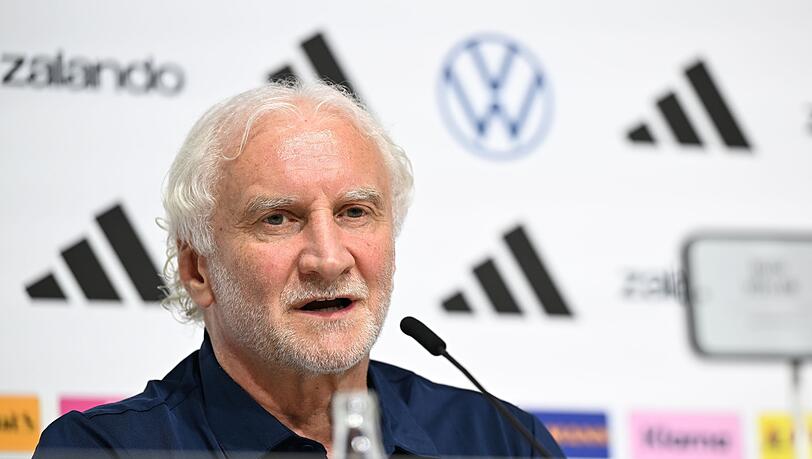 Rudi V&ouml;ller: "Wir sind da, um eine Weltmeisterschaft zu spielen. Das geht vor."