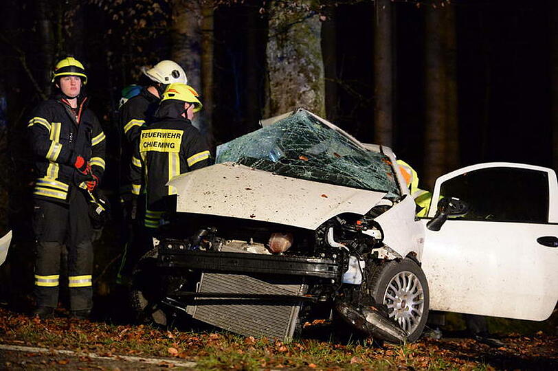 Unfall in der Gemeinde Egerer: Der Fahrer wurde bei dem Crash schwer verletzt. Die Bilder vom Unfallort.