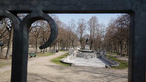 Ein Kiosk und ein regelmäßiger Kulturstrand am Vater-Rhein-Brunnen - das wurde jetzt im Stadtrat beantragt.