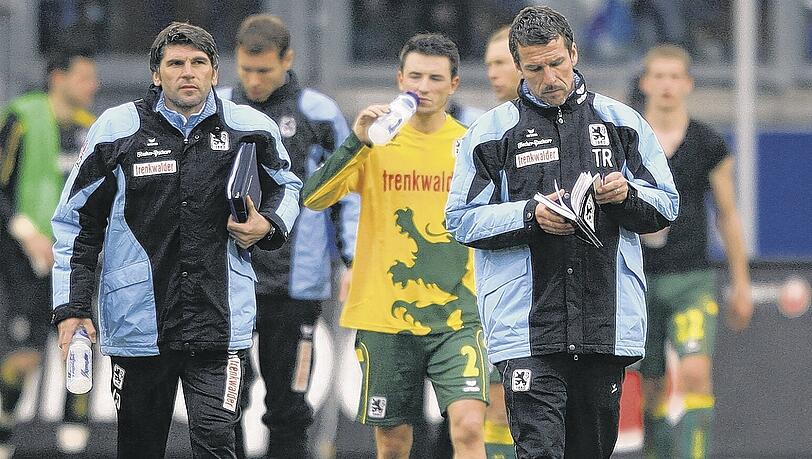 Uwe Wolf (li.) folgt hier noch seinem Freund und Vorgänger Marco Kurz. Was die Sprüche anbelangt, hat er Kurz aber schon überholt. Uwe Wolf (li.) folgt hier noch seinem Freund und Vorgänger Marco Kurz. Was die Sprüche anbelangt, hat er Kurz aber schon überholt.