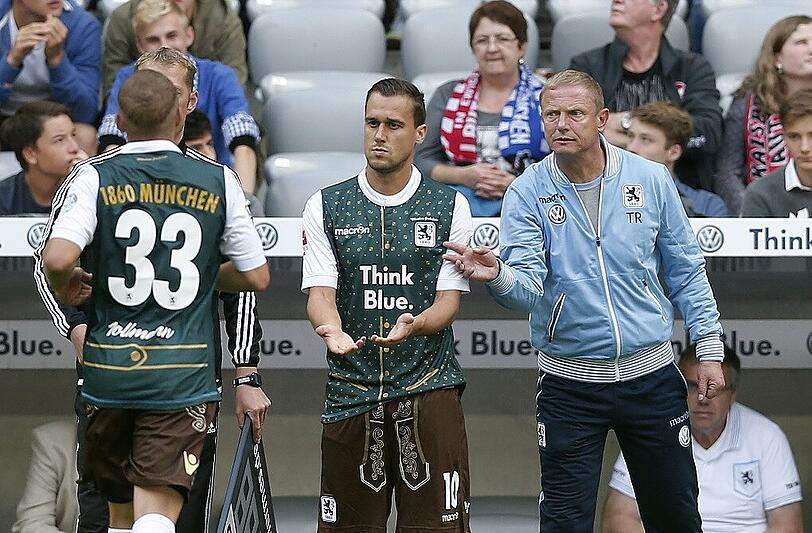 Auf die Bank verfrachtet: Diesmal gab Löwen-Trainer Torsten Fröhling Youngster Korbinian Vollmann den Vorzug vor Spielmacher Michael Liendl. Einen 1860-Sieg gab's dadurch nicht.