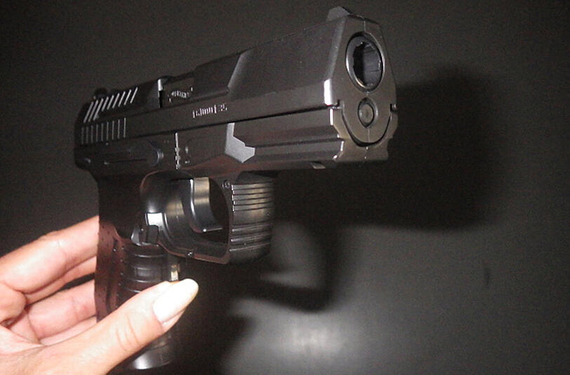 Diese Waffe hielt der Verdächtige in der Hand