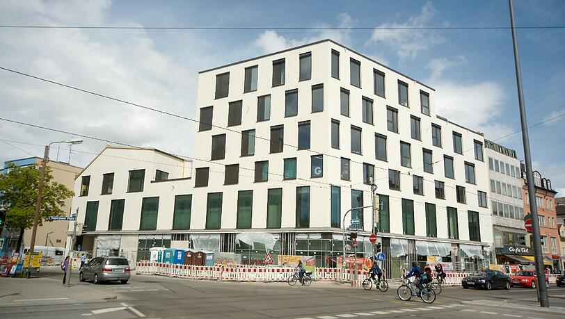 Das neue Tela-Gebäude. Das neue Tela-Gebäude.