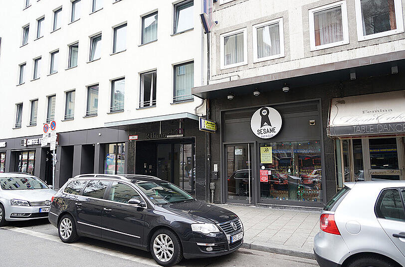 Die Sesame Bar in der Schillerstraße: Hier fand in der Nacht auf Samstag eine großangelegte Polizei-Razzia statt.
