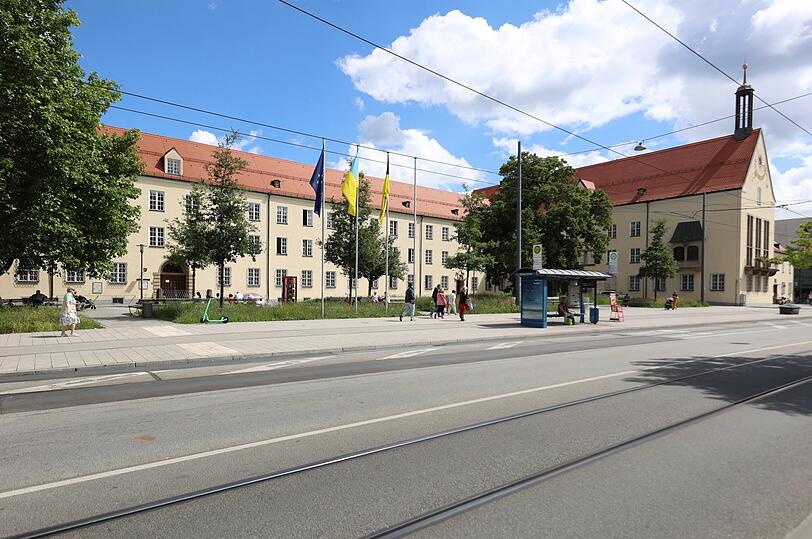 Das alte Pasinger Rathaus ist heute eine Außenstelle der Stadtverwaltung.