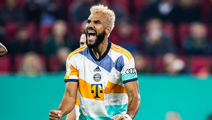 Bayern-Angreifer Eric Maxim Choupo-Moting feiert seinen Treffer zum 3:1 im Pokalspiel beim FC Augsburg.