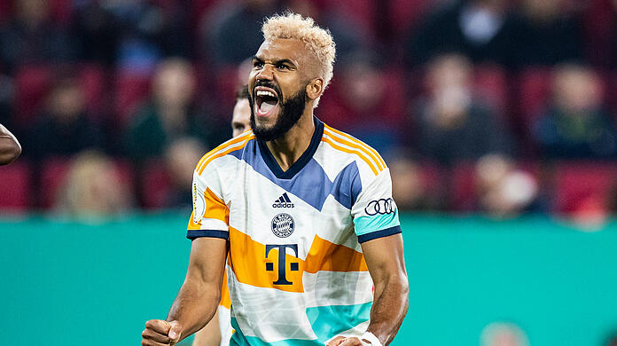 Bayern-Angreifer Eric Maxim Choupo-Moting feiert seinen Treffer zum 3:1 im Pokalspiel beim FC Augsburg.