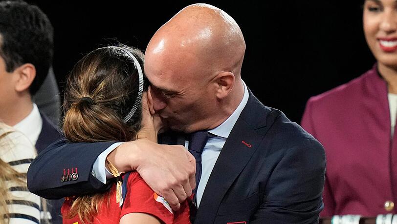 Rubiales hat sich in einem Interview zum Kuss-Skandal am Rande des WM-Finals geäußert.
