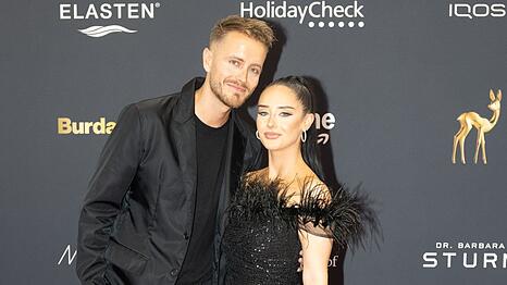 Julian Cla&szlig;en und seine Freundin Palina: Bei diesem Event war ihre Welt noch in Ordnung.