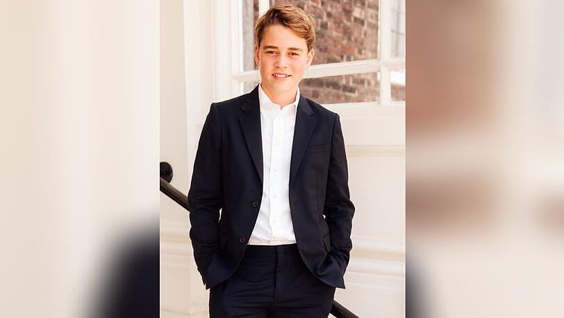 Prinz George posiert gekonnt auf dem offiziellen Porträt zu seinem 13. Geburtstag. Prinz George posiert gekonnt auf dem offiziellen Porträt zu seinem 13. Geburtstag.