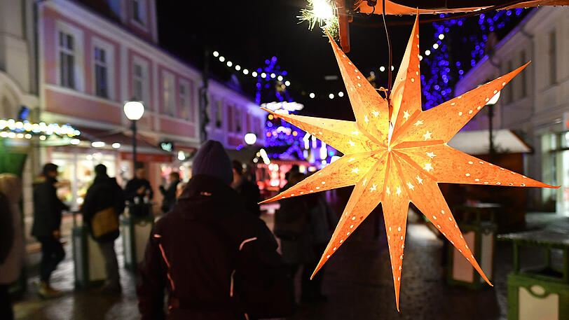 Brandenburgs Innenminister Karl-Heinz Schröter betonte, es sei zu früh, von einem Anschlag auf den Potsdamer Weihnachtsmarkt zu sprechen.