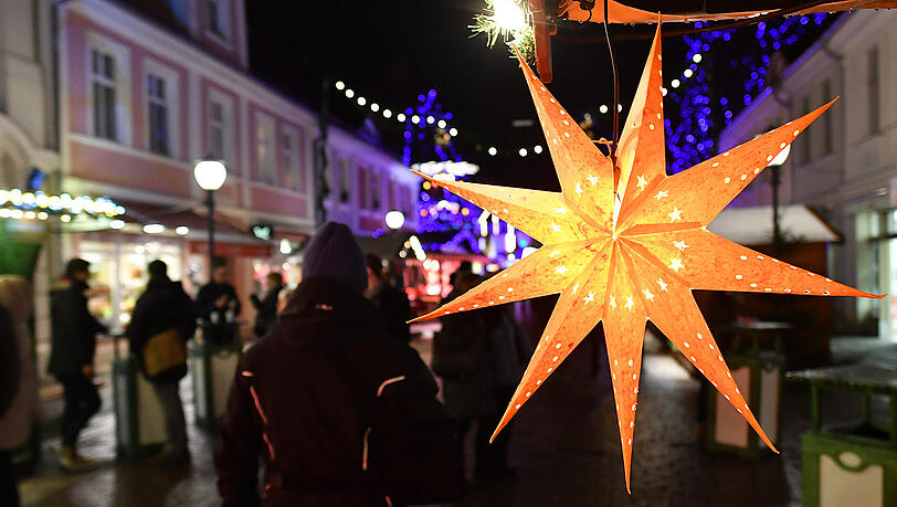 Brandenburgs Innenminister Karl-Heinz Schröter betonte, es sei zu früh, von einem Anschlag auf den Potsdamer Weihnachtsmarkt zu sprechen. Brandenburgs Innenminister Karl-Heinz Schröter betonte, es sei zu früh, von einem Anschlag auf den Potsdamer Weihnachtsmarkt zu sprechen.