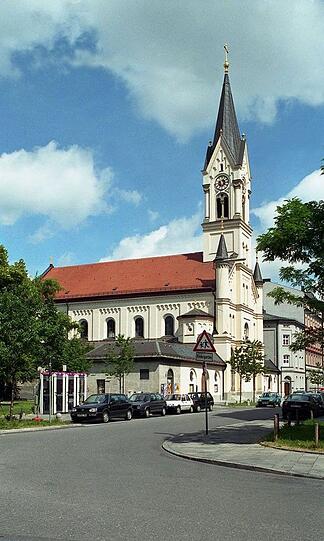 Die Kirche St. Benedikt im Westend in der Schrenkstraße ist besprüht worden.